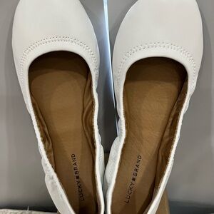Lucky Brand Women's White Leather Slip-On Ballet Flats